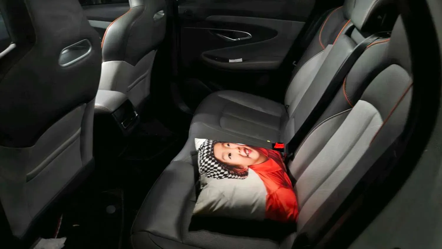 2022 ChangAn UNI-T 1.5T 188HP L4 7DCT,autocango,china used car exporter,china ev exporter,chinese used car exporter,chinese used ev exporter