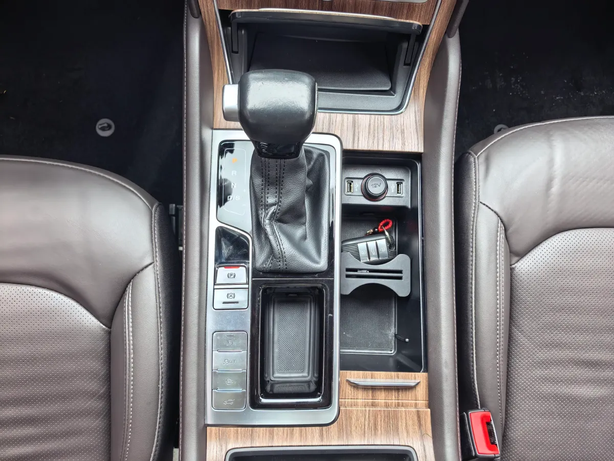 2019 Roewe RX8 2.0T 222HP L4 6AT,autocango,china used car exporter,china ev exporter,chinese used car exporter,chinese used ev exporter