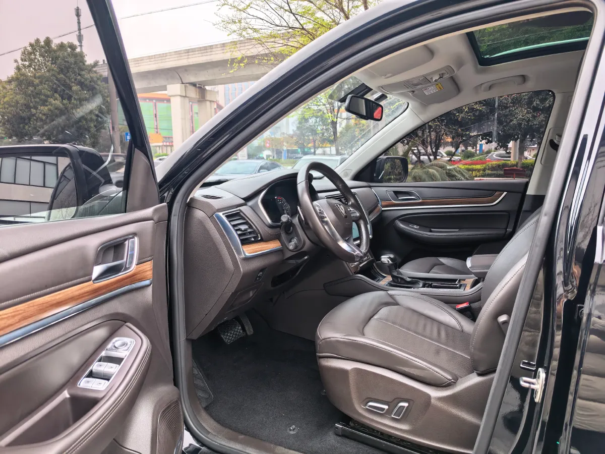 2019 Roewe RX8 2.0T 222HP L4 6AT,autocango,china used car exporter,china ev exporter,chinese used car exporter,chinese used ev exporter