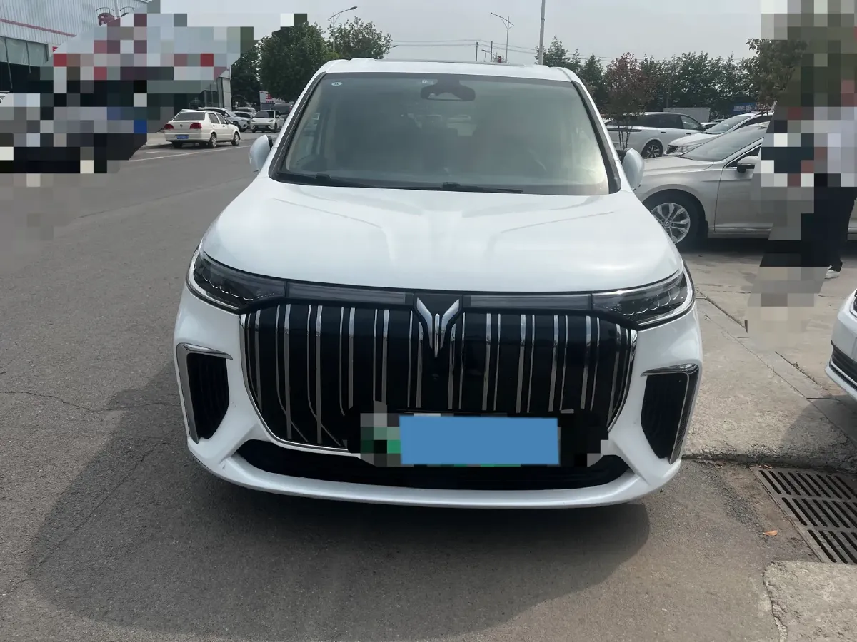 2022 Voyah Dream BEV 82KWH,autocango,china used car exporter,china ev exporter,chinese used car exporter,chinese used ev exporter