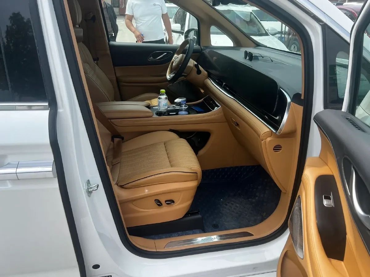 2022 Voyah Dream BEV 82KWH,autocango,china used car exporter,china ev exporter,chinese used car exporter,chinese used ev exporter