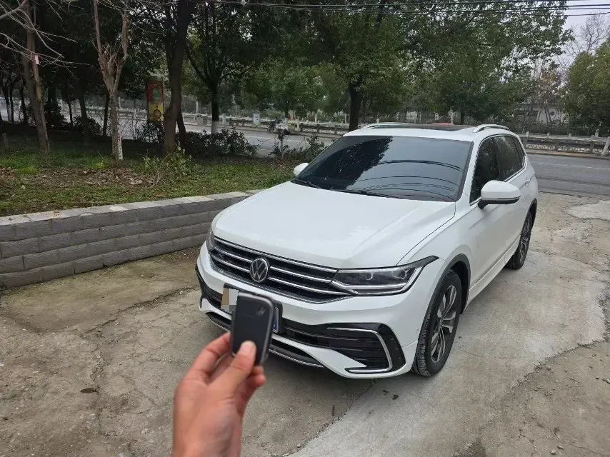 2024 Volkswagen Tiguan L 2.0T 186HP L4 7DCT,autocango,china used car exporter,china ev exporter,chinese used car exporter,chinese used ev exporter