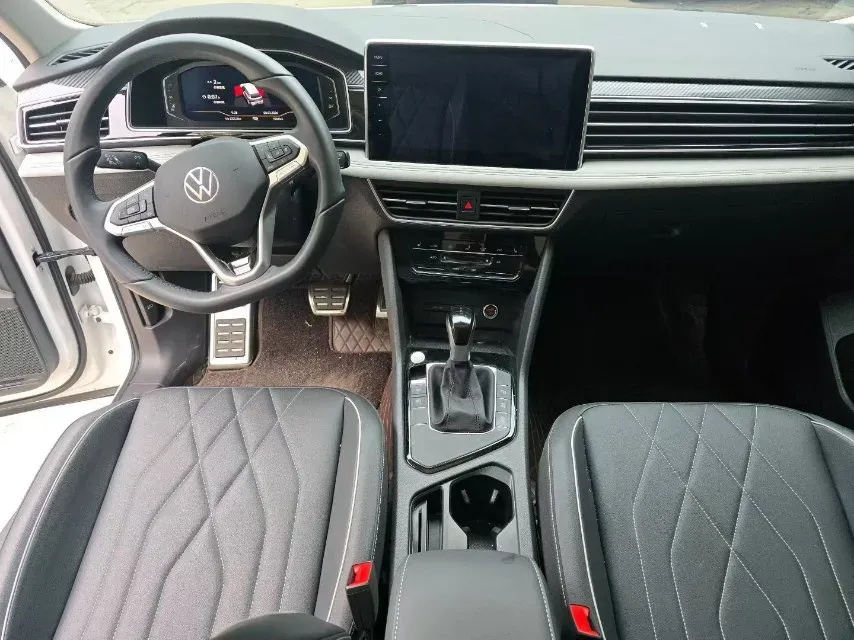 2024 Volkswagen Tiguan L 2.0T 186HP L4 7DCT,autocango,china used car exporter,china ev exporter,chinese used car exporter,chinese used ev exporter