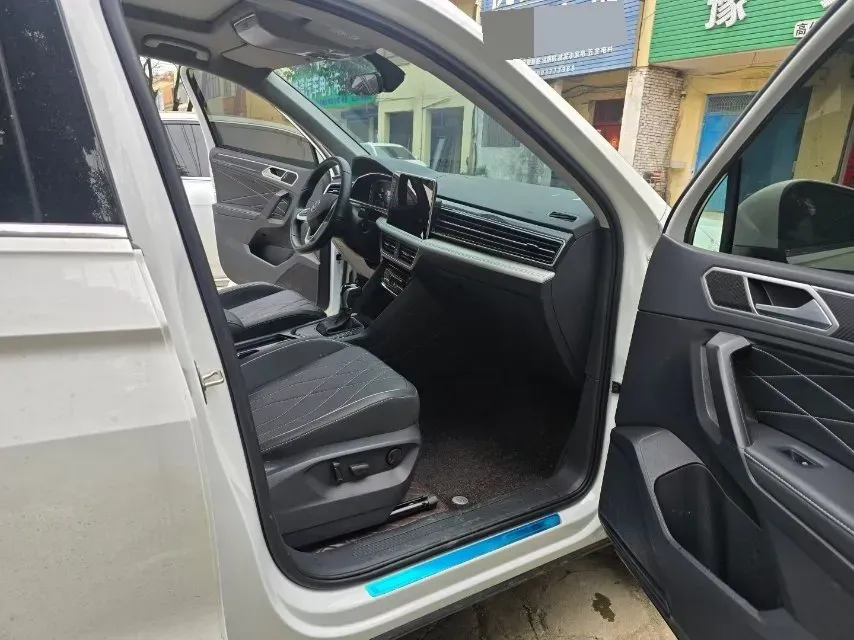 2024 Volkswagen Tiguan L 2.0T 186HP L4 7DCT,autocango,china used car exporter,china ev exporter,chinese used car exporter,chinese used ev exporter