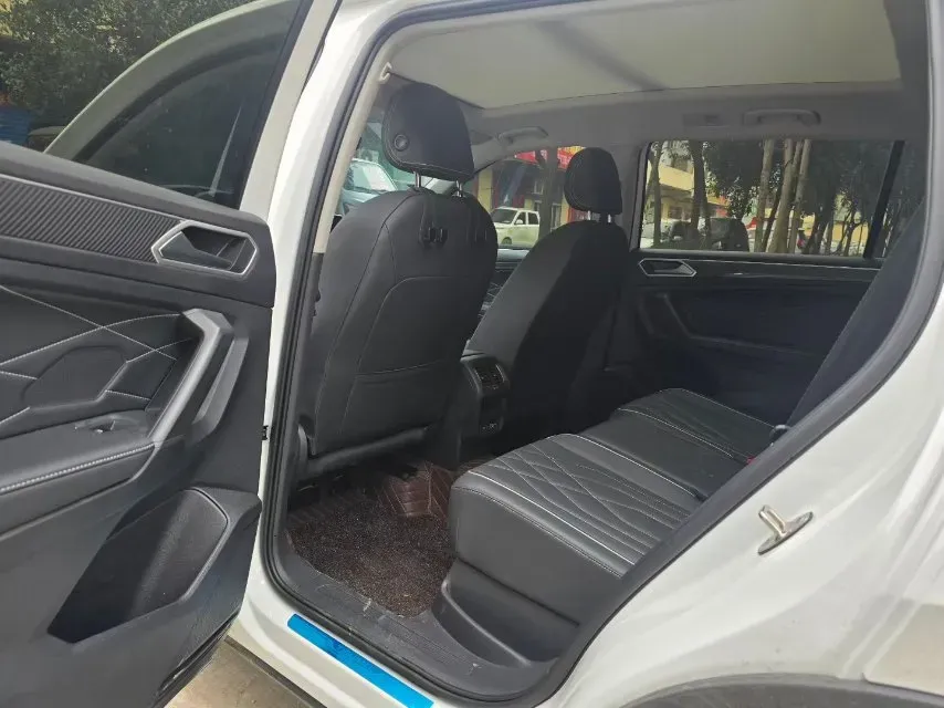 2024 Volkswagen Tiguan L 2.0T 186HP L4 7DCT,autocango,china used car exporter,china ev exporter,chinese used car exporter,chinese used ev exporter