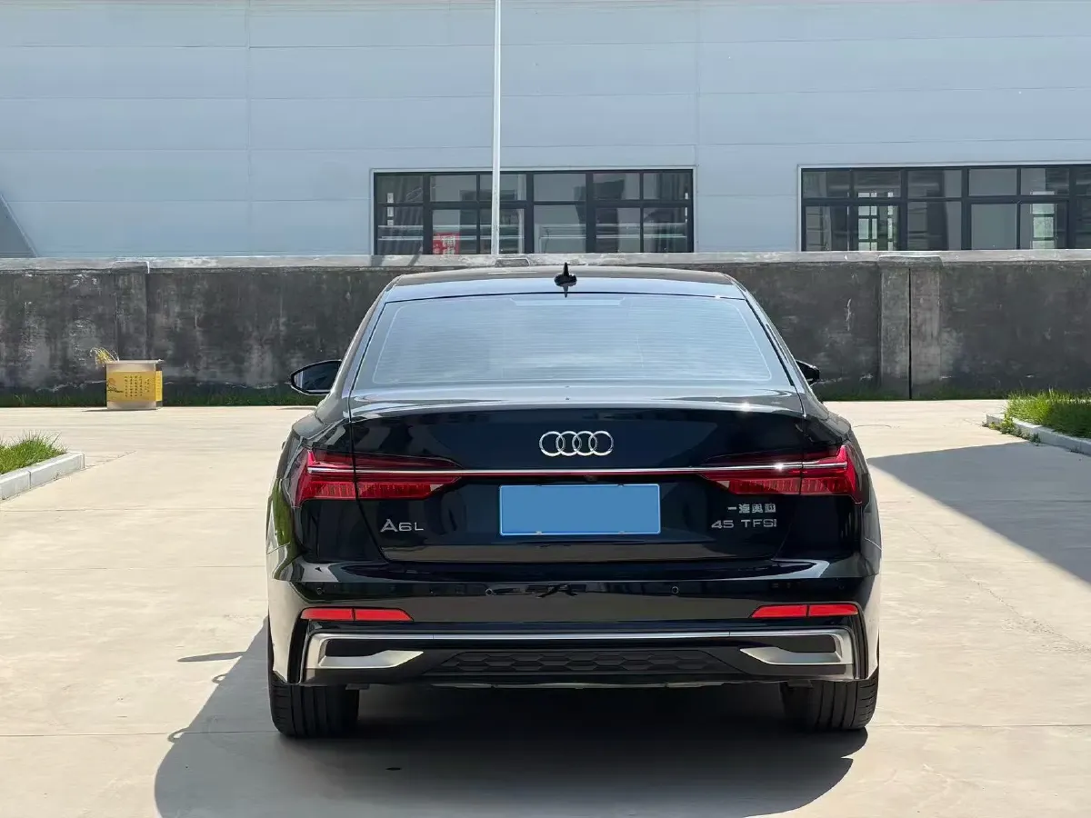 2024 Audi A6L 2.0T 190HP L4 7DCT,autocango,china used car exporter,china ev exporter,chinese used car exporter,chinese used ev exporter