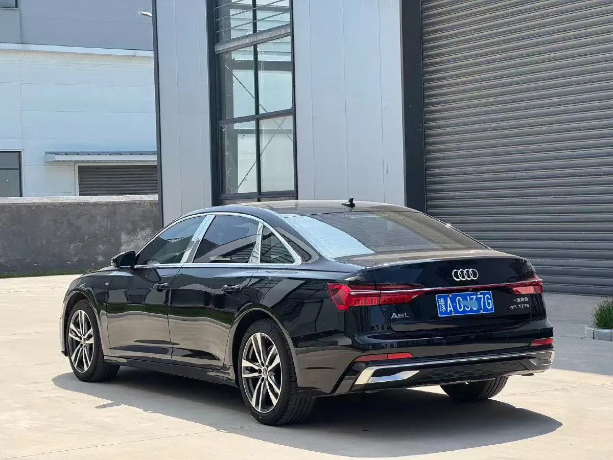 2024 Audi A6L 2.0T 190HP L4 7DCT,autocango,china used car exporter,china ev exporter,chinese used car exporter,chinese used ev exporter