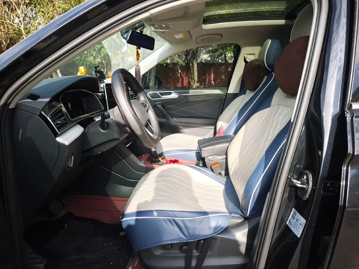 2023 Volkswagen Tiguan L 2.0T 186HP L4 7DCT,autocango,china used car exporter,china ev exporter,chinese used car exporter,chinese used ev exporter