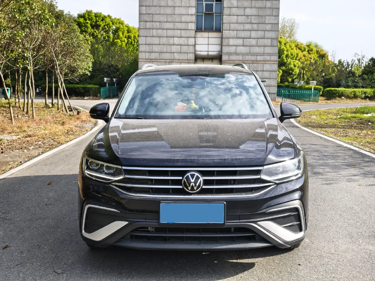 2023 Volkswagen Tiguan L 2.0T 186HP L4 7DCT,autocango,china used car exporter,china ev exporter,chinese used car exporter,chinese used ev exporter