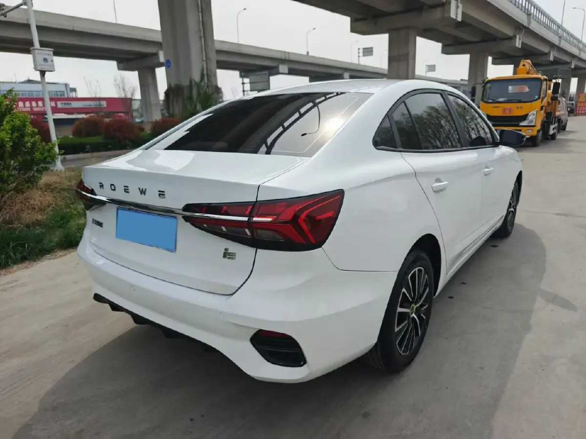 2021 Roewe i5 1.5L 120HP L4 5MT,autocango,china used car exporter,china ev exporter,chinese used car exporter,chinese used ev exporter