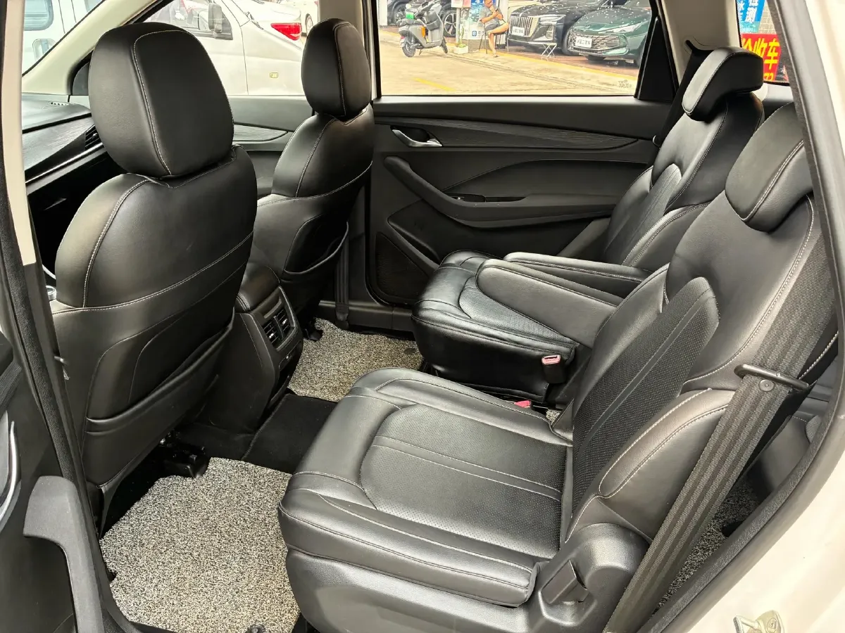 2019 BaoJun 360 1.5L 105HP L4 6MT,autocango,china used car exporter,china ev exporter,chinese used car exporter,chinese used ev exporter