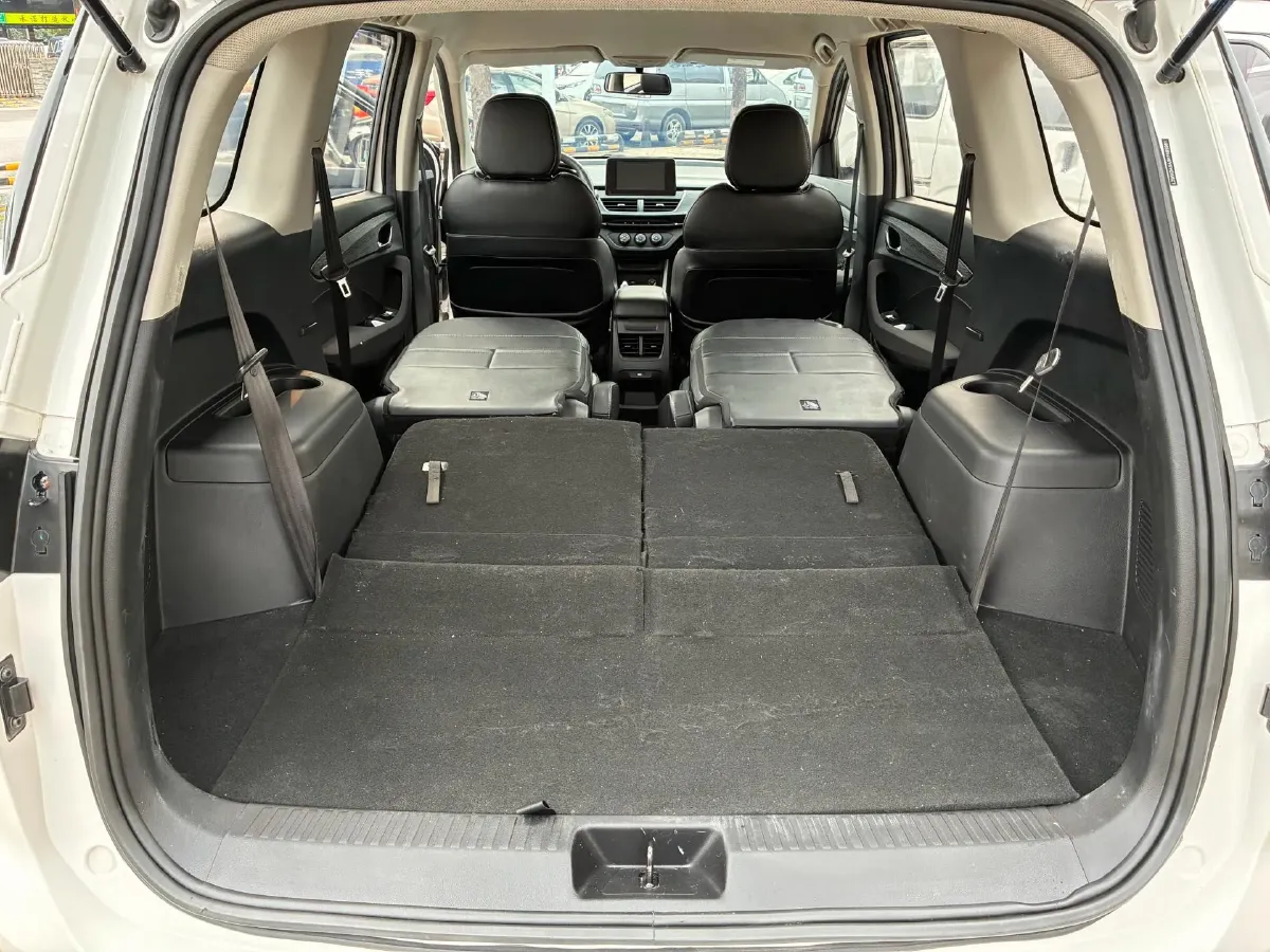 2019 BaoJun 360 1.5L 105HP L4 6MT,autocango,china used car exporter,china ev exporter,chinese used car exporter,chinese used ev exporter