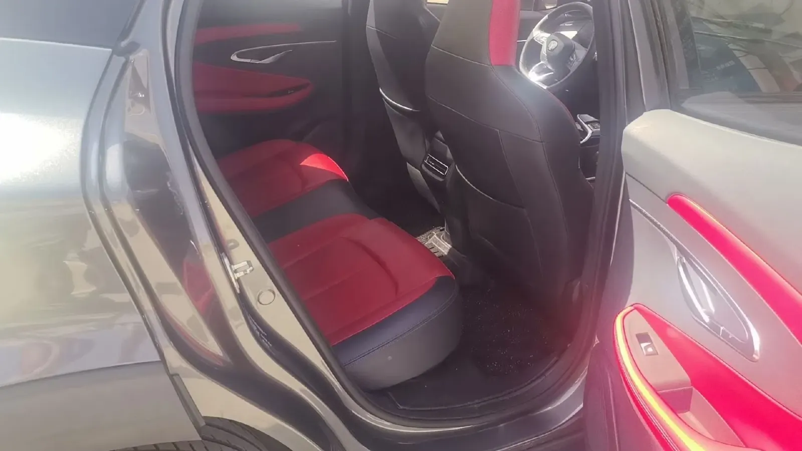 2020 ChangAn UNI-T 1.5T 180HP L4 7DCT,autocango,china used car exporter,china ev exporter,chinese used car exporter,chinese used ev exporter