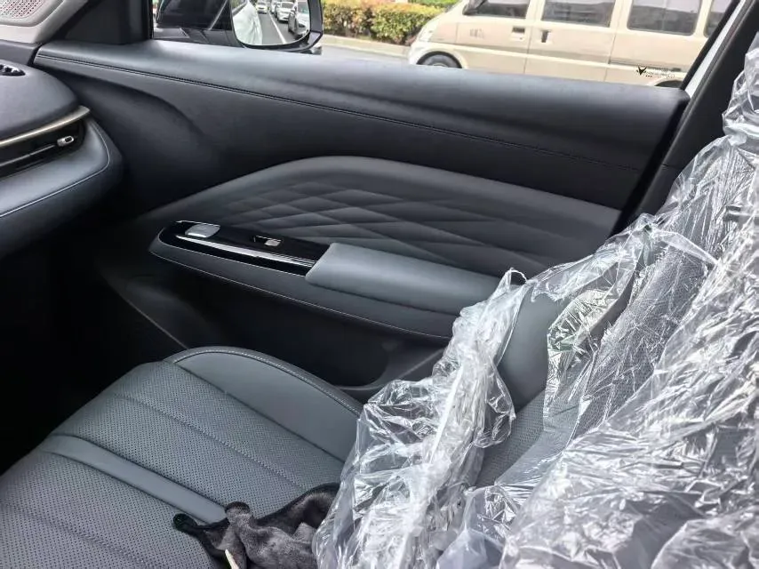 2025 ARCFOX T1 BEV,autocango,china used car exporter,china ev exporter,chinese used car exporter,chinese used ev exporter