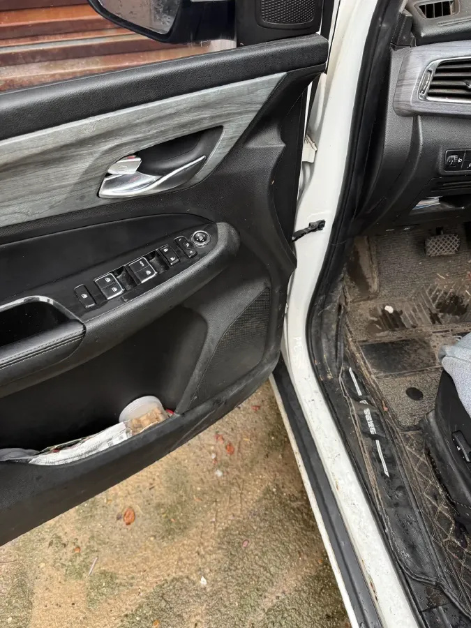 2019 BaoJun 730 1.5T 147HP L4 CVT,autocango,china used car exporter,china ev exporter,chinese used car exporter,chinese used ev exporter