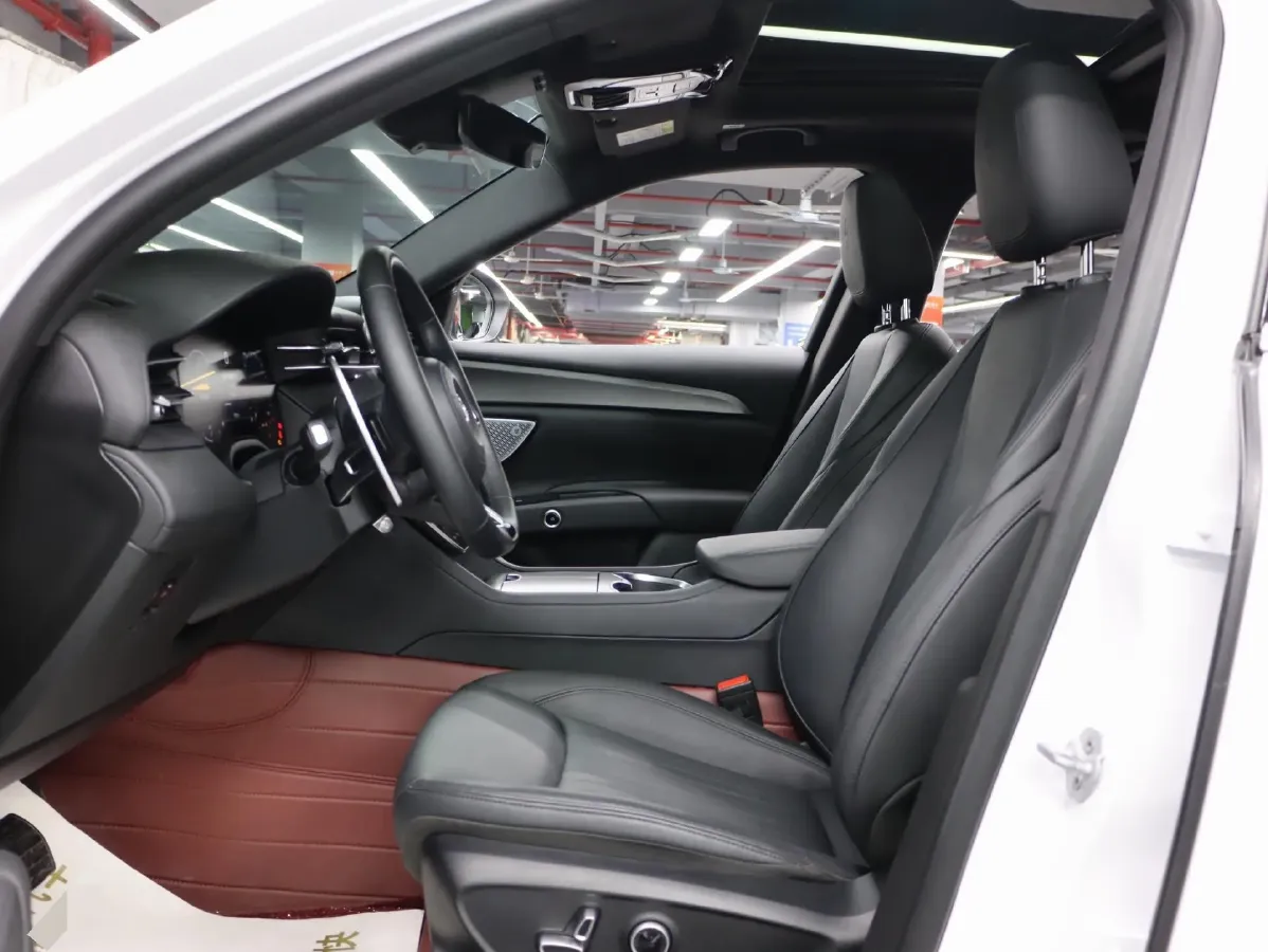 2023 Maserati Grecale 2.0T 300HP L4 8AT,autocango,china used car exporter,china ev exporter,chinese used car exporter,chinese used ev exporter