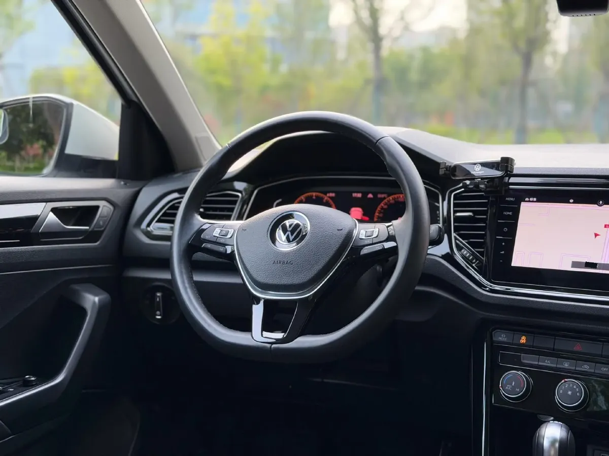 2022 Volkswagen T-Roc 1.4T 150HP L4 7DCT,autocango,china used car exporter,china ev exporter,chinese used car exporter,chinese used ev exporter