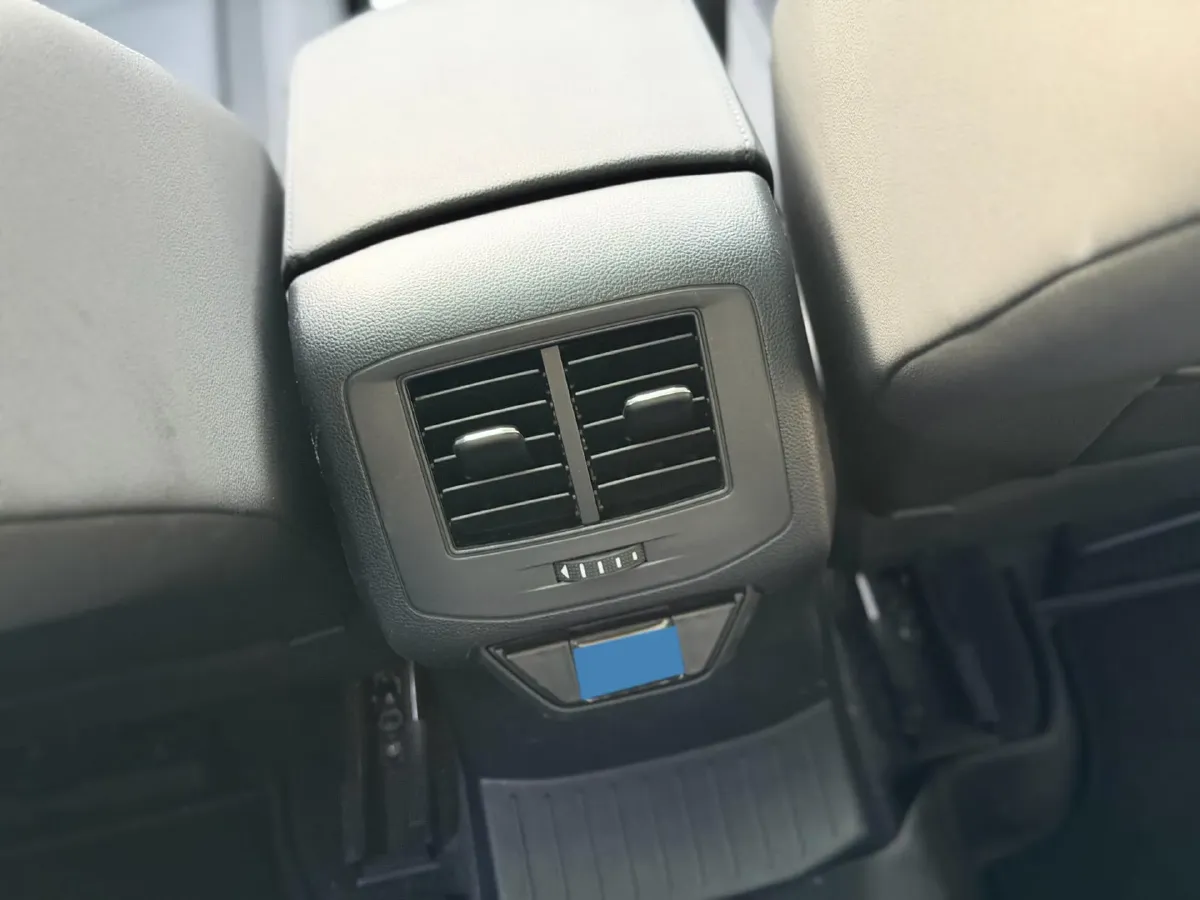 2022 Volkswagen T-Roc 1.4T 150HP L4 7DCT,autocango,china used car exporter,china ev exporter,chinese used car exporter,chinese used ev exporter