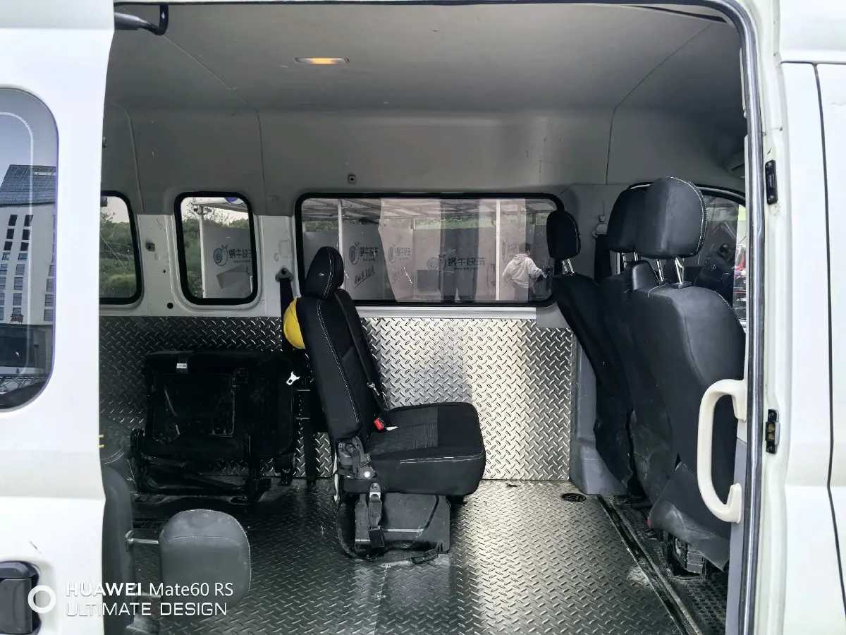 2021 MAXUS XinTu V80 2.0T 127HP L4 6MT,autocango,china used car exporter,china ev exporter,chinese used car exporter,chinese used ev exporter