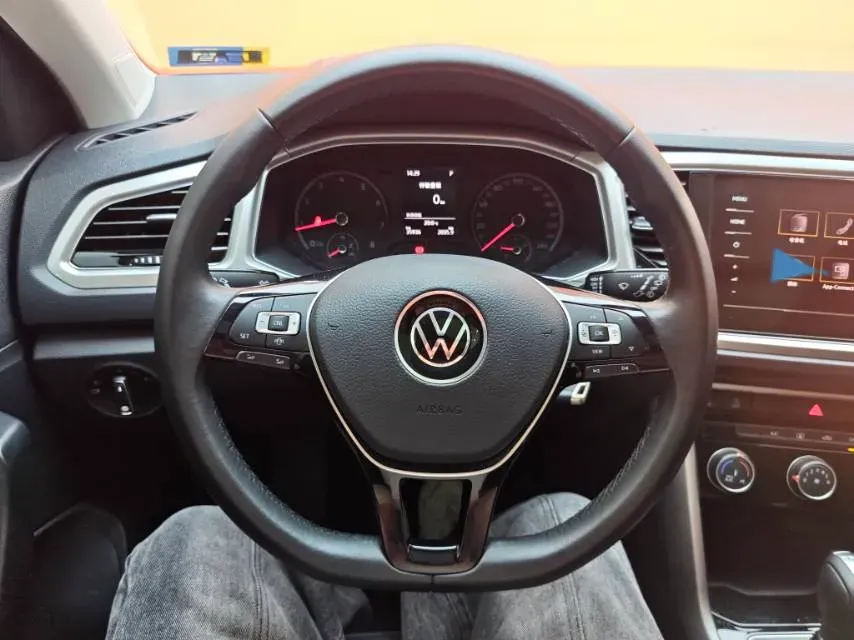 2021 Volkswagen T-Roc 1.4T 150HP L4 7DCT,autocango,china used car exporter,china ev exporter,chinese used car exporter,chinese used ev exporter