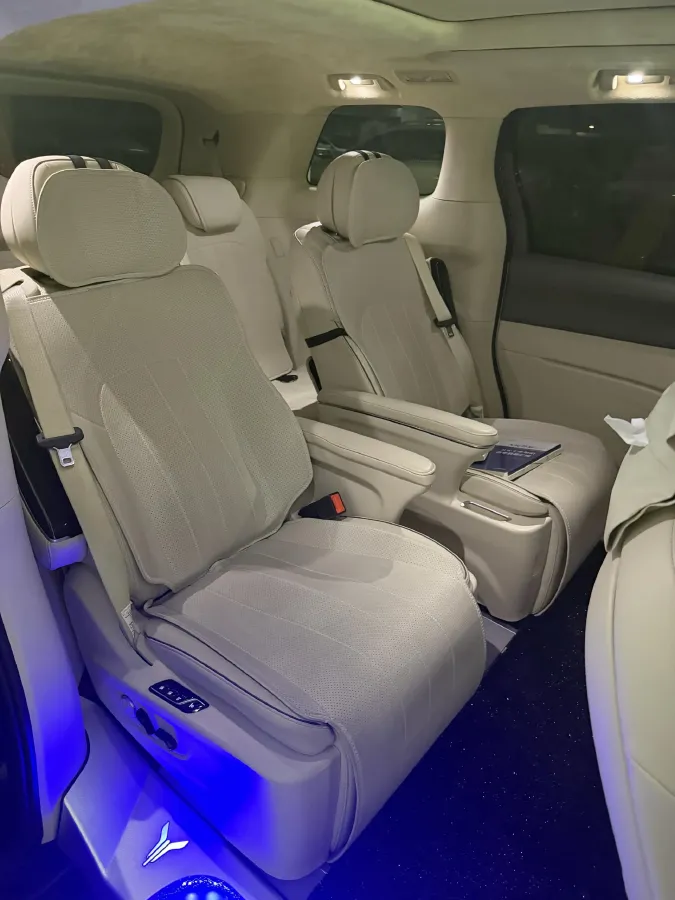 2024 Voyah Dream 1.5T 150HP L4 PHEV 43KWH,autocango,china used car exporter,china ev exporter,chinese used car exporter,chinese used ev exporter