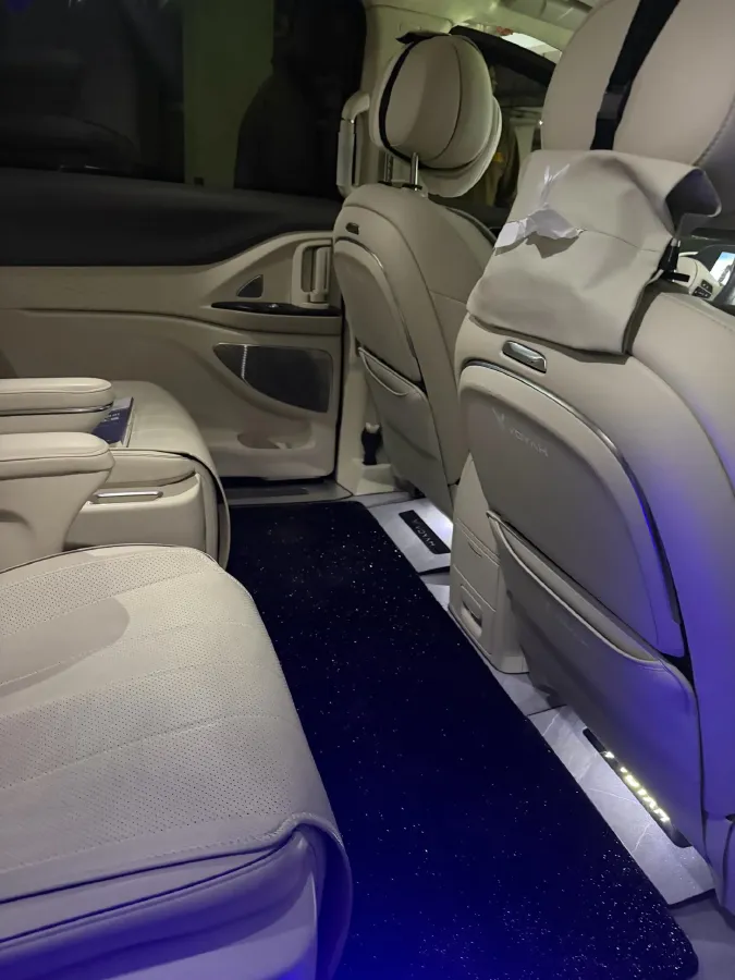 2024 Voyah Dream 1.5T 150HP L4 PHEV 43KWH,autocango,china used car exporter,china ev exporter,chinese used car exporter,chinese used ev exporter