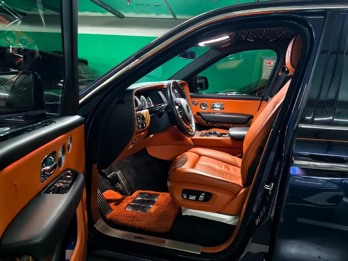 2018 Rolls-Royce Cullinan 6.7T 571HP V12 8AT,autocango,china used car exporter,china ev exporter,chinese used car exporter,chinese used ev exporter