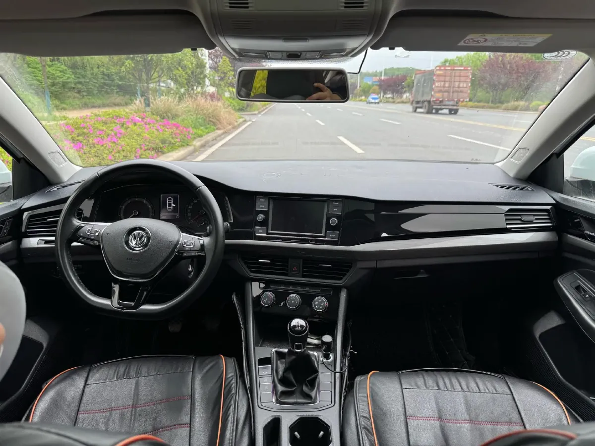 2019 Dongfeng RuiQi 6 2.4L 158HP L4 5MT,autocango,china used car exporter,china ev exporter,chinese used car exporter,chinese used ev exporter