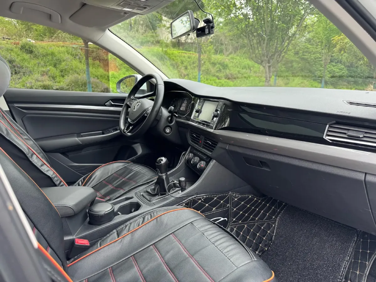 2019 Dongfeng RuiQi 6 2.4L 158HP L4 5MT,autocango,china used car exporter,china ev exporter,chinese used car exporter,chinese used ev exporter