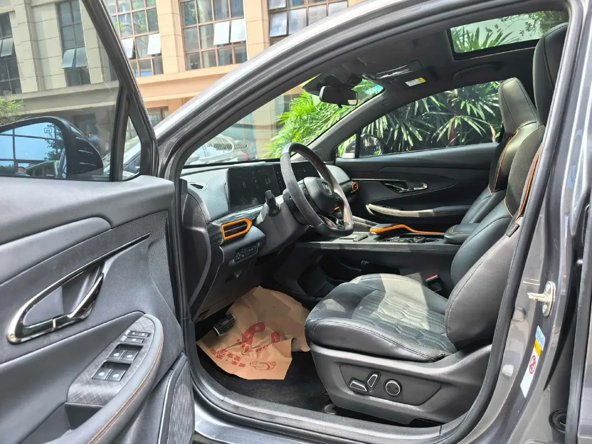 2021 ChangAn UNI-T 1.5T 180HP L4 7DCT,autocango,china used car exporter,china ev exporter,chinese used car exporter,chinese used ev exporter