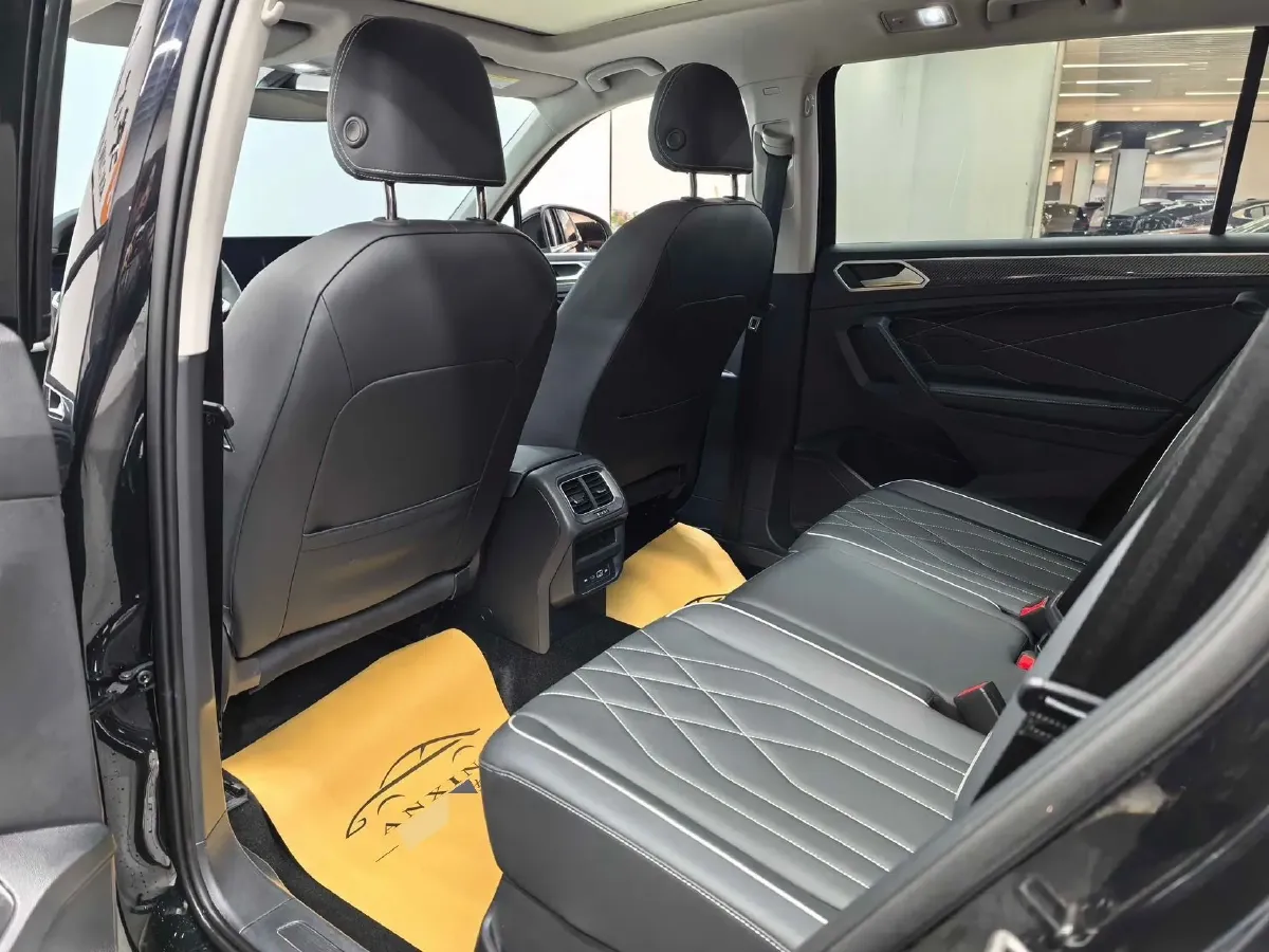 2025 Volkswagen Tiguan L 2.0T 186HP L4 7DCT,autocango,china used car exporter,china ev exporter,chinese used car exporter,chinese used ev exporter