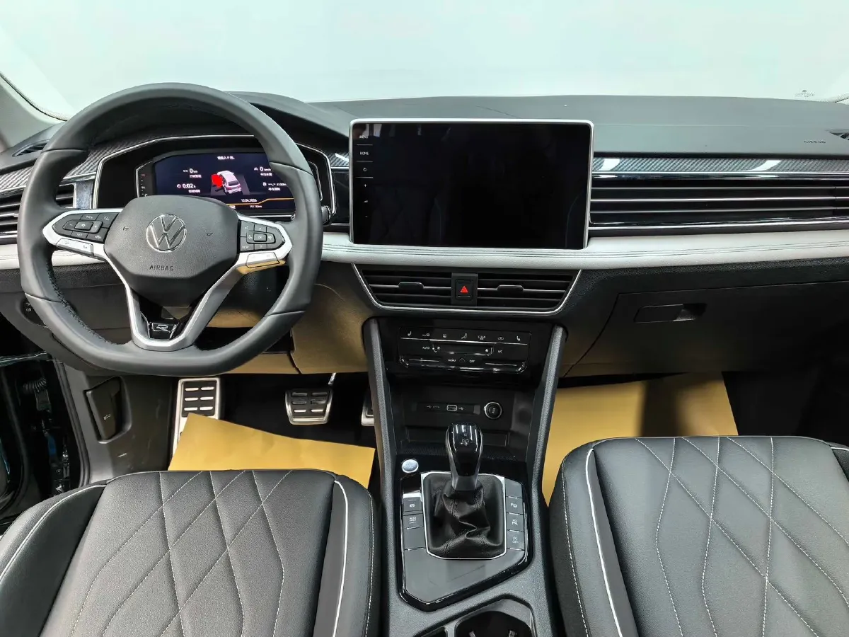 2025 Volkswagen Tiguan L 2.0T 186HP L4 7DCT,autocango,china used car exporter,china ev exporter,chinese used car exporter,chinese used ev exporter