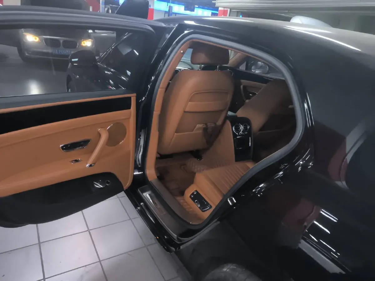 2017 Bentley Flying Spur 4.0T 528HP V8 8AT,autocango,china used car exporter,china ev exporter,chinese used car exporter,chinese used ev exporter