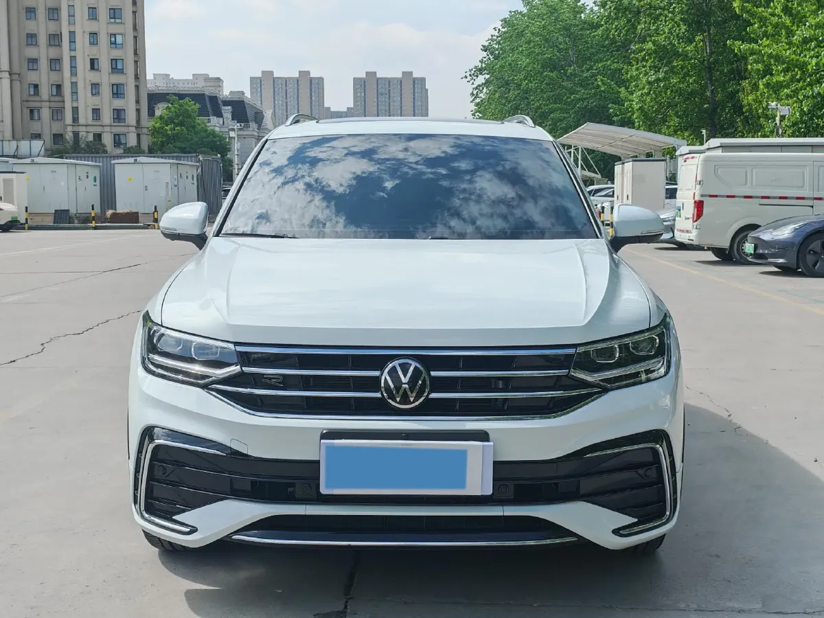 2024 Volkswagen Tiguan L 2.0T 186HP L4 7DCT,autocango,china used car exporter,china ev exporter,chinese used car exporter,chinese used ev exporter