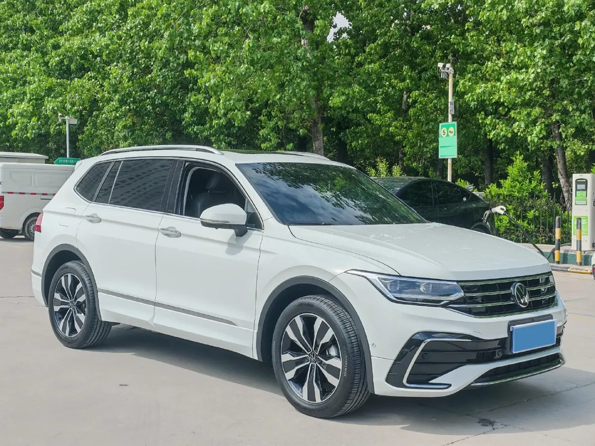 2024 Volkswagen Tiguan L 2.0T 186HP L4 7DCT,autocango,china used car exporter,china ev exporter,chinese used car exporter,chinese used ev exporter