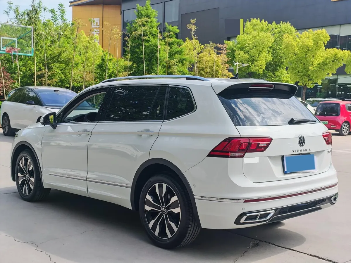 2024 Volkswagen Tiguan L 2.0T 186HP L4 7DCT,autocango,china used car exporter,china ev exporter,chinese used car exporter,chinese used ev exporter