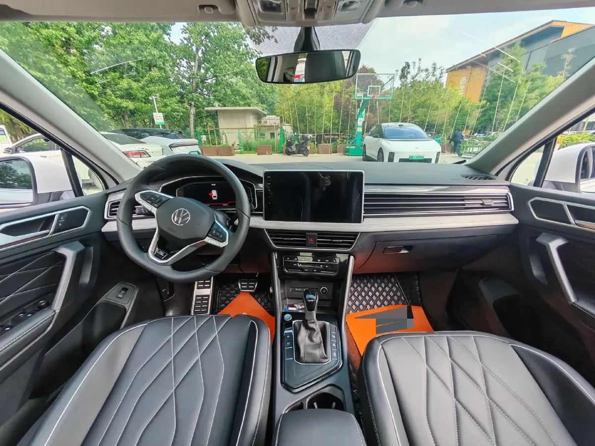 2024 Volkswagen Tiguan L 2.0T 186HP L4 7DCT,autocango,china used car exporter,china ev exporter,chinese used car exporter,chinese used ev exporter
