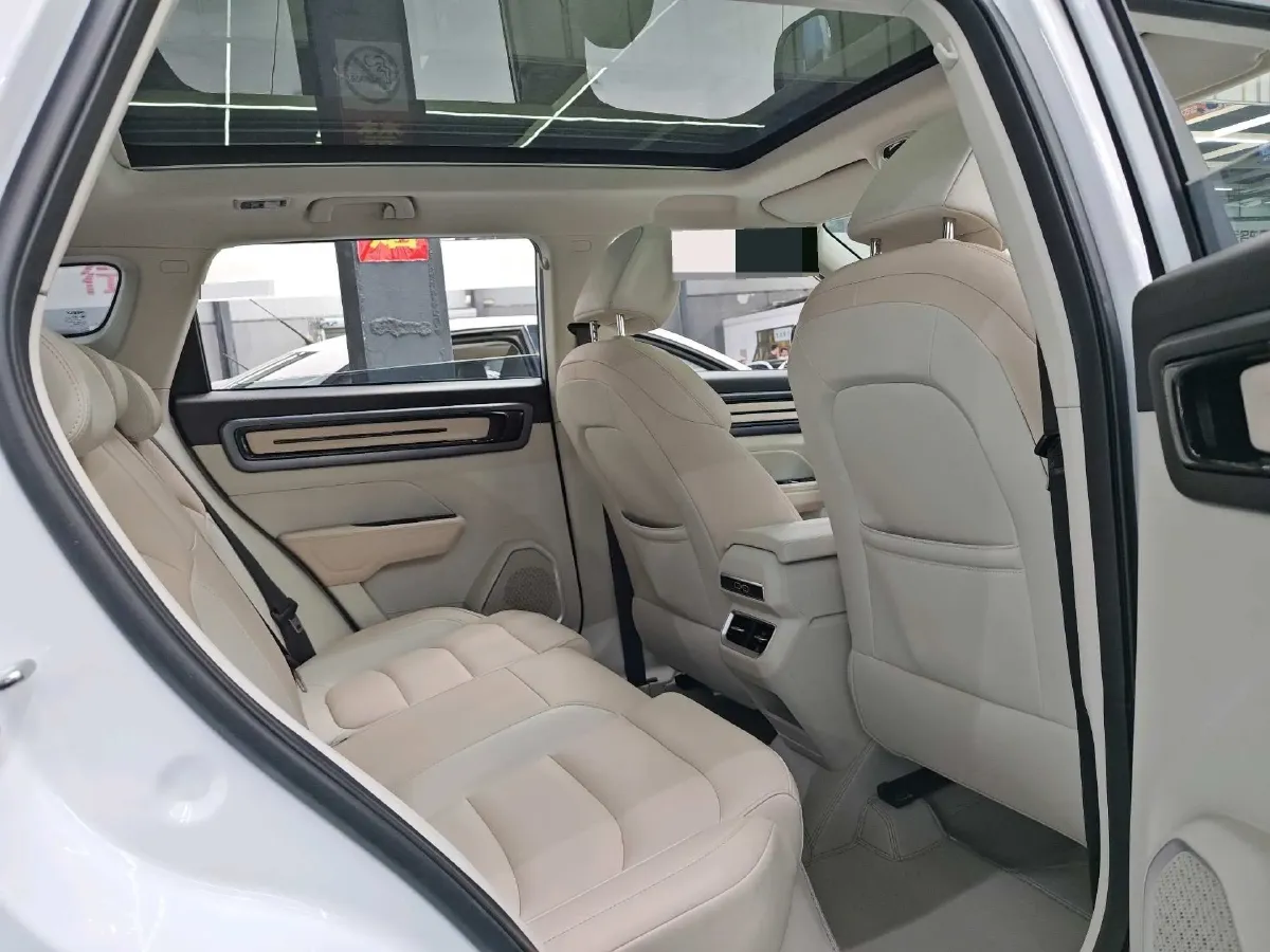 2023 Geely ICON 1.5T 181HP L4 7DCT,autocango,china used car exporter,china ev exporter,chinese used car exporter,chinese used ev exporter