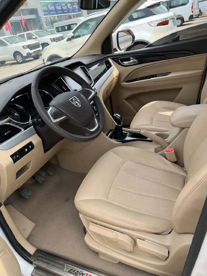 2016 BaoJun 560 1.5T 150HP L4 6MT,autocango,china used car exporter,china ev exporter,chinese used car exporter,chinese used ev exporter