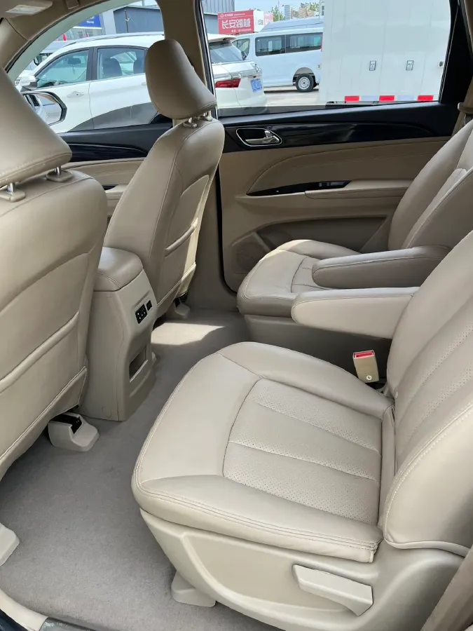 2016 BaoJun 560 1.5T 150HP L4 6MT,autocango,china used car exporter,china ev exporter,chinese used car exporter,chinese used ev exporter