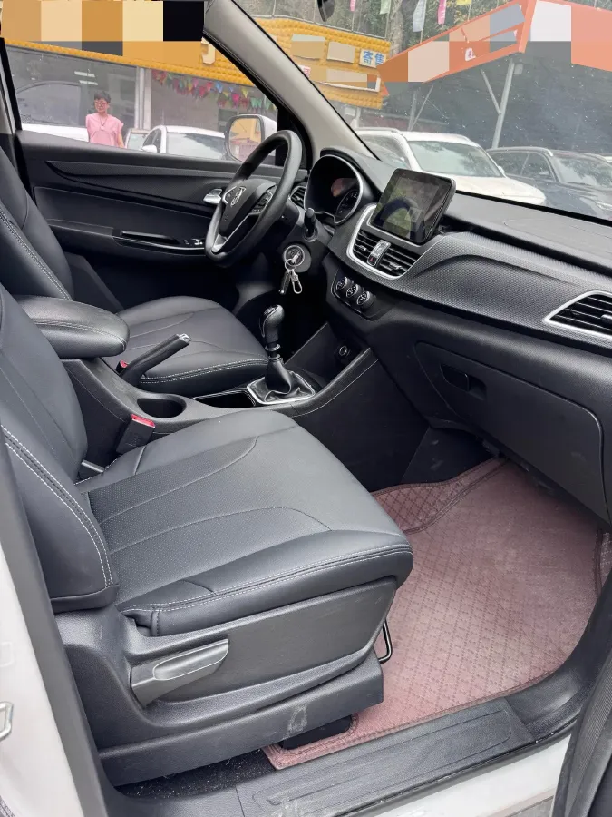 2019 BaoJun 730 1.5L 105HP L4 6MT,autocango,china used car exporter,china ev exporter,chinese used car exporter,chinese used ev exporter