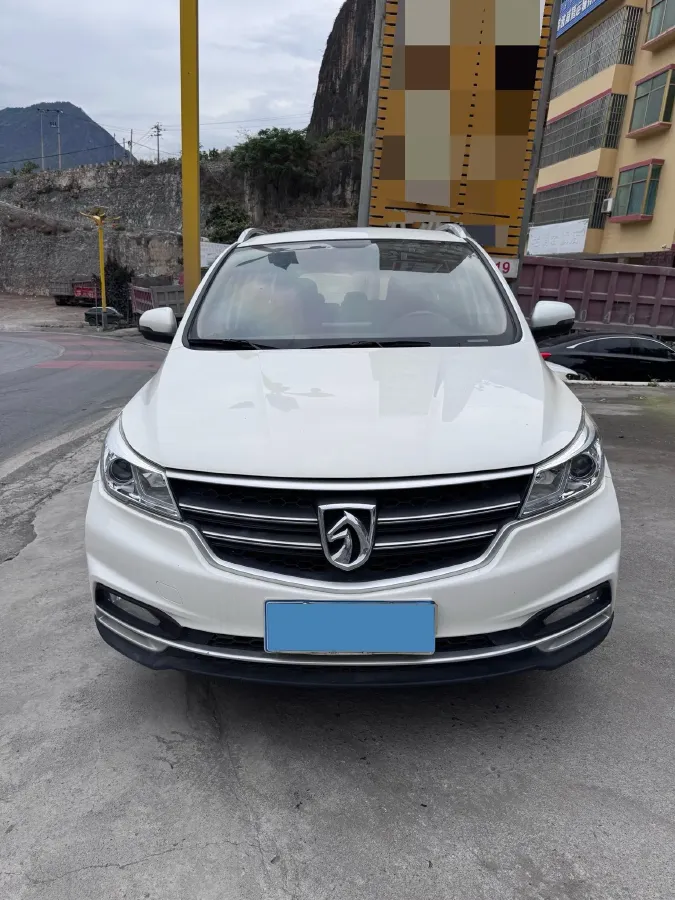 2019 BaoJun 730 1.5L 105HP L4 6MT,autocango,china used car exporter,china ev exporter,chinese used car exporter,chinese used ev exporter