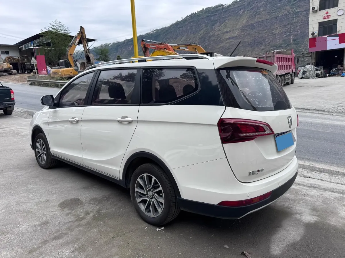 2019 BaoJun 730 1.5L 105HP L4 6MT,autocango,china used car exporter,china ev exporter,chinese used car exporter,chinese used ev exporter