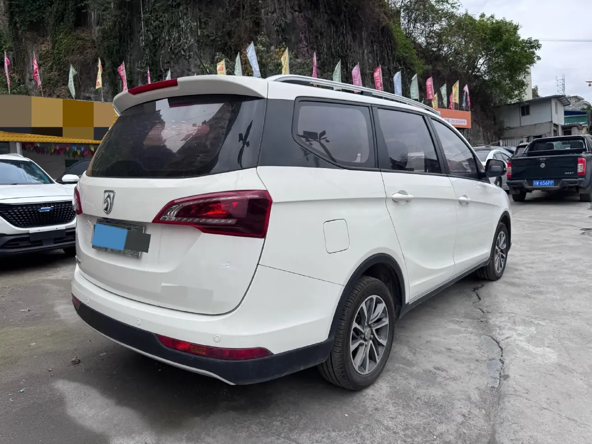 2019 BaoJun 730 1.5L 105HP L4 6MT,autocango,china used car exporter,china ev exporter,chinese used car exporter,chinese used ev exporter