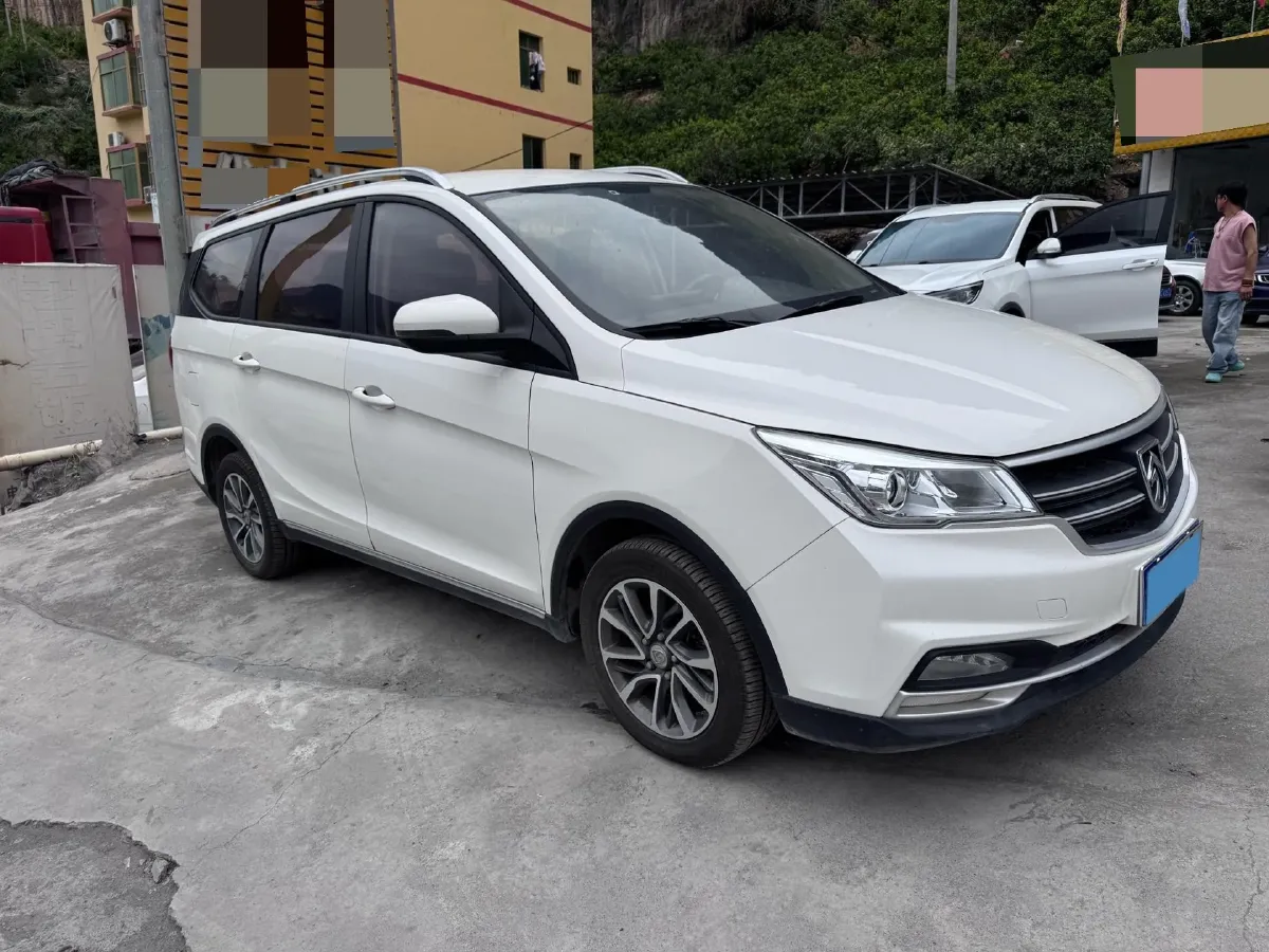 2019 BaoJun 730 1.5L 105HP L4 6MT,autocango,china used car exporter,china ev exporter,chinese used car exporter,chinese used ev exporter