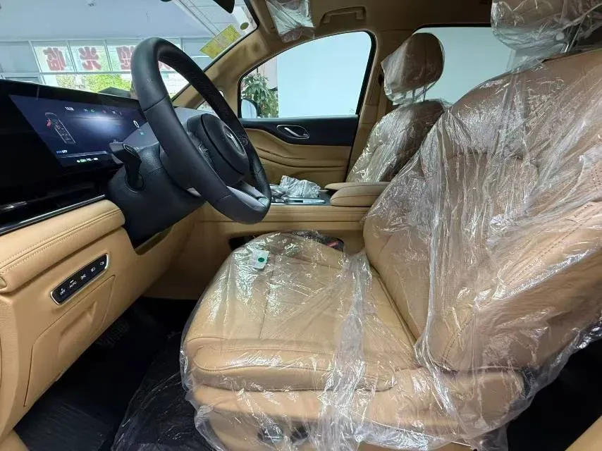 2025 Voyah Dream BEV 108.7KWH,autocango,china used car exporter,china ev exporter,chinese used car exporter,chinese used ev exporter