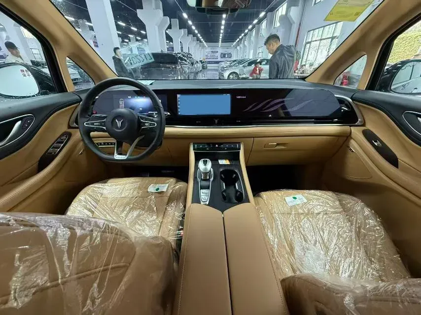 2025 Voyah Dream BEV 108.7KWH,autocango,china used car exporter,china ev exporter,chinese used car exporter,chinese used ev exporter