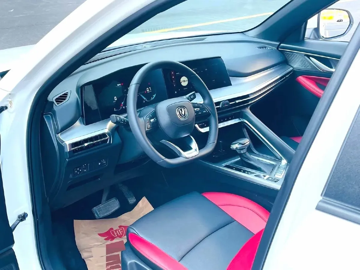 2023 ChangAn CS35 Plus 1.4T 160HP L4 7DCT,autocango,china used car exporter,china ev exporter,chinese used car exporter,chinese used ev exporter