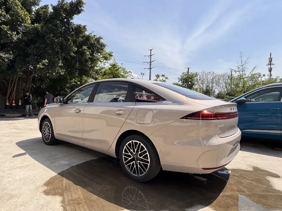 2021 Roewe i5 1.5L 120HP L4 CVT,autocango,china used car exporter,china ev exporter,chinese used car exporter,chinese used ev exporter