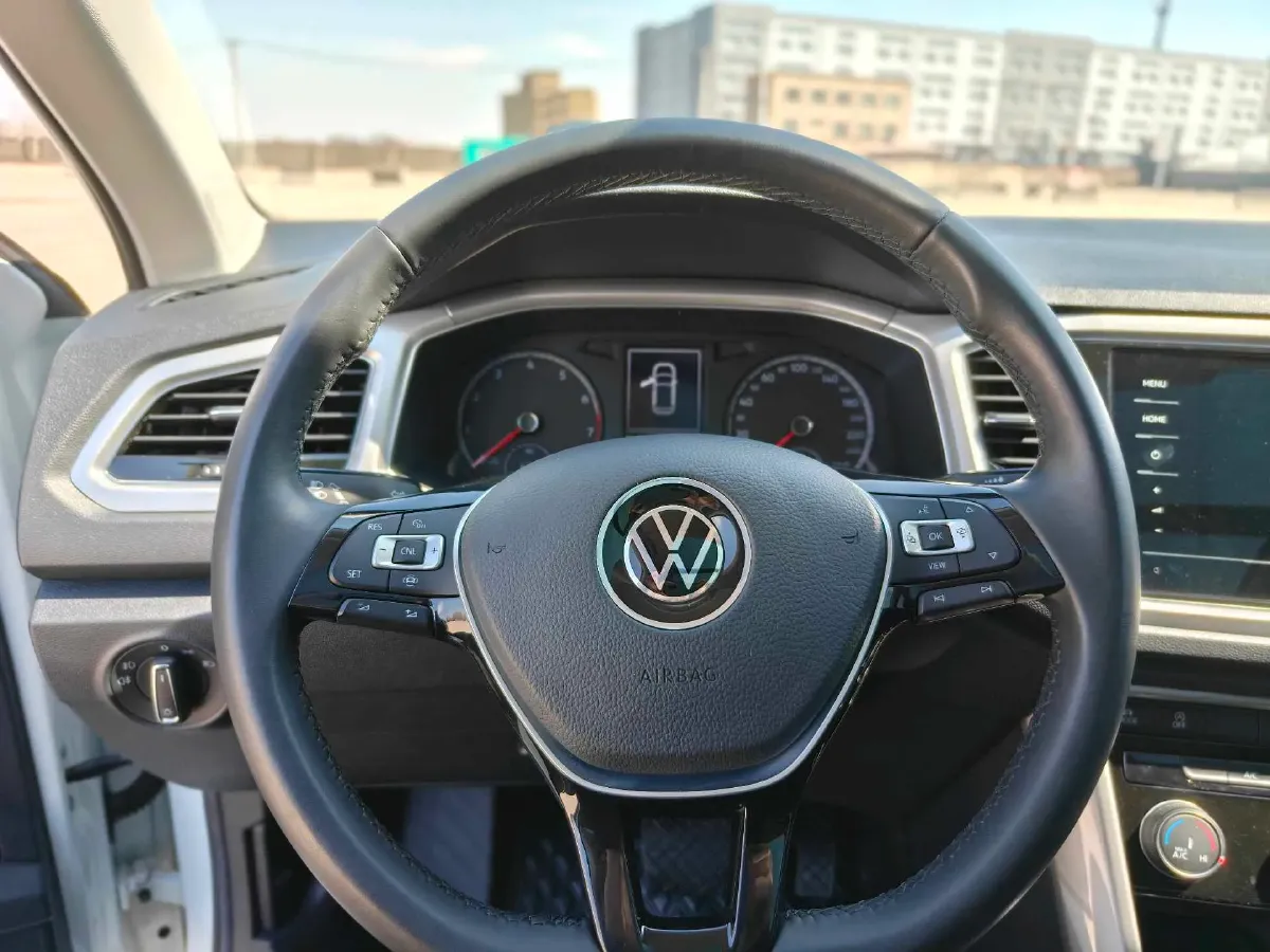 2022 Volkswagen T-Roc 1.4T 150HP L4 7DCT,autocango,china used car exporter,china ev exporter,chinese used car exporter,chinese used ev exporter